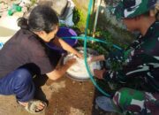 Senjata Luluh oleh Beras, Aksi Humanis TNI Rebut Hati Ibu-Ibu
