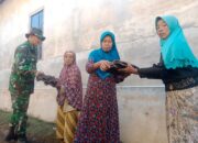 Wanita Lansia Tangguh, Tak Pernah Luntur Semangat Gotong Royongnya
