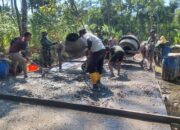 Gotong Royong Satukan Semangat Pengecoran Jalan