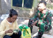 Demi Kesehatan, Anggota Satgas Mengajak Ibu Wartini untuk Sarapan Pagi