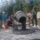 Kebersamaan di Setiap Tuangan Beton