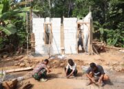Semangat Gotong Royong Satgas TMMD dan Warga Percepat Pembangunan RTLH Ibu Asyah di Dusun Dlisem