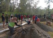 Tak Kenal Lelah, Tak Kenal Menyerah: Warga Kaliwarak Desa Cukil Membangun Bersama Satgas TMMD