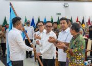 Wakil Gubernur Sumbar Vasko Ruseimy bersama pengurus baru Dekopinwil Sumbar periode 2025–2030.