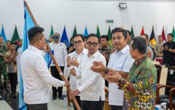 Wakil Gubernur Sumbar Vasko Ruseimy bersama pengurus baru Dekopinwil Sumbar periode 2025–2030.