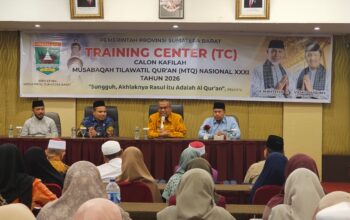 Sekda Sumbar Arry Yuswandi membuka Training Center calon kafilah MTQ Nasional XXXI Tahun 2026 di Padang.