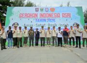 Gubernur Sumbar Mahyeldi Ansharullah mengikuti Gerakan Indonesia Asri Tahun 2026 di Pantai Purus Cimpago, Padang.