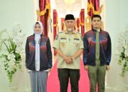 Gubernur Sumbar Mahyeldi Ansharullah memberikan pembekalan kepada dua calon Paskibraka Nasional utusan Sumbar Tahun 2026.