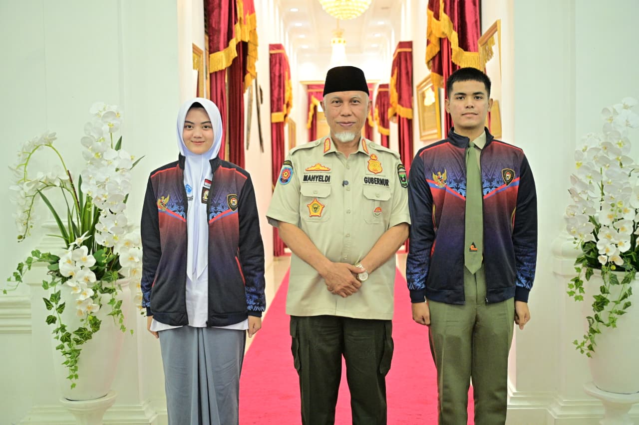 Gubernur Sumbar Mahyeldi Ansharullah memberikan pembekalan kepada dua calon Paskibraka Nasional utusan Sumbar Tahun 2026.