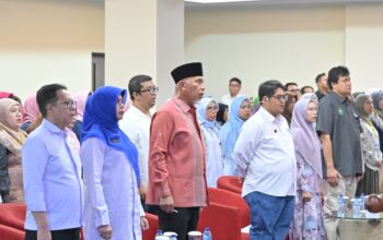 Gubernur Sumbar Mahyeldi Ansharullah membuka Simposium Awam Kanker 2026 di Hotel Truntum Padang.