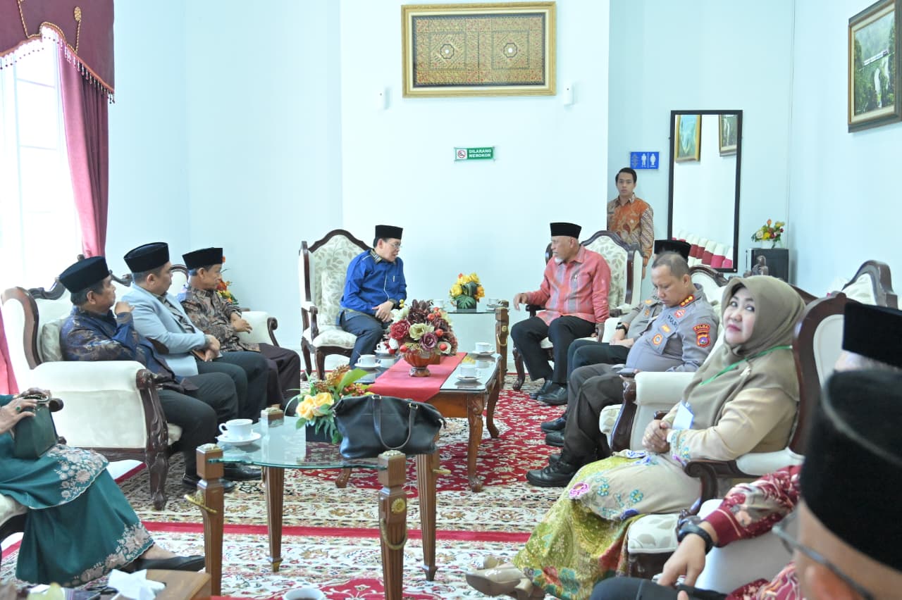 Gubernur Sumbar Mahyeldi Ansharullah membuka Musda XI MUI Sumbar Tahun 2026 di Padang.