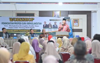 Gubernur Sumbar Mahyeldi Ansharullah membuka Workshop Peningkatan Profesi Guru Berkelanjutan di SMAN 2 Bukittinggi.