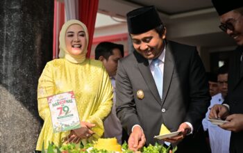 Wagub Sumbar Vasko Ruseimy memimpin upacara Hari Koperasi ke-79 tingkat Provinsi Sumatera Barat di halaman Kantor Gubernur Sumbar.