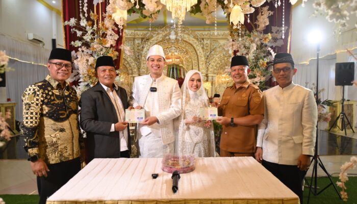 Senly Lahiya Rafiqa dan Ahmad Zhuriat Menikah, Bupati Pasaman dan Kacab Samsat Lubuk Sikaping Jadi Saksi