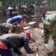 Demi Kesejahteraan Warga Desa Cukil, Satgas dan Warga Terus Bekerja di Bawah Terik Matahari