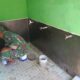 Sentuhan Warna untuk Kesucian, Dinding Tempat Wudu Mushola An-Nur Dipercantik