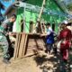 Tahap Akhir Rehab RTLH TNI dan Warga Gotong Royong Bersihkan Sisa Material