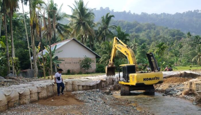 Pemko Padang Perkuat Infrastruktur Jembatan dan Sungai Pascabencana
