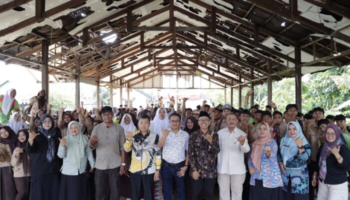 Reses di SMAN 17 Padang, Evi Yandri Serap Aspirasi Siswa dan Guru