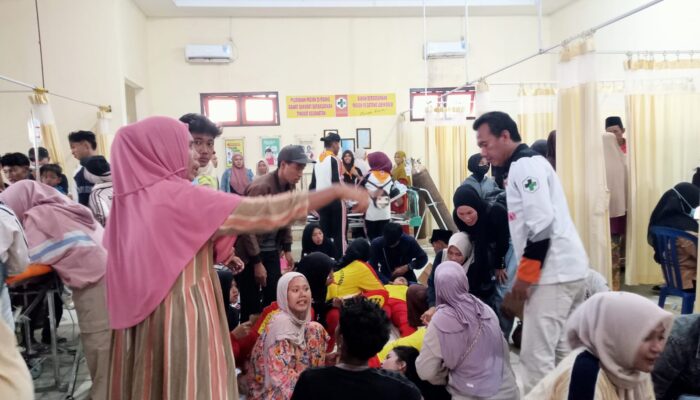 Diduga Kecapean, Peserta gerak Jalan Tingkat Umum Arjasa Bertumbangan