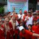 Jalan Santai Meriahkan Kubu Dalam Parak Karakah, Fadly Amran Ajak Warga Pilah Sampah