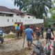 Warga Sungai Sirah Hilir Gotong Royong Perbaiki Jalan Rusak, Kendaraan Roda 4 dan 6 Ditutup Dua Hari