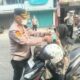 Polsek Koto Tangah Bagikan Masker Gratis di Simpang Pasar Tabing Antisipasi Dampak Asap Karhutla