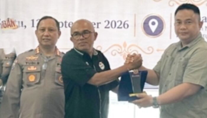 Sonny Affandi Terima Penghargaan di HUT ke-9 media online Relasipublik.com