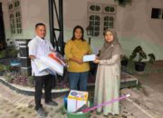 Mendengar Keluhan Korban Bencana Arosuka, Lian Octavia Candra Langsung Bergerak: “Mohon Diterima, Semoga Bermanfaat