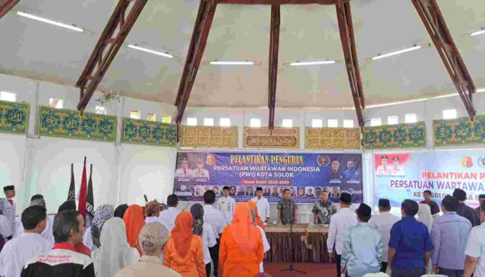 PWI Kota Solok Resmi Dilantik, Raunis Roni Tekankan Solidaritas dan Integritas Jurnalis