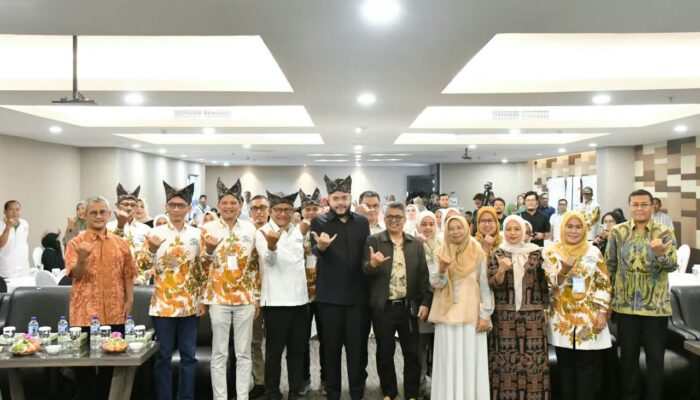 Fadly Amran Buka Rakerda Gapopin Sumbar, Dorong Penguatan Layanan Optik Profesional