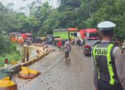 Truk CPO Terguling Tutup Badan Jalan, Dirlantas Polda Sumbar Kombes Pol H. M. Reza Chairul Akbar Sidiq Berlakukan Sistem Buka-Tutup