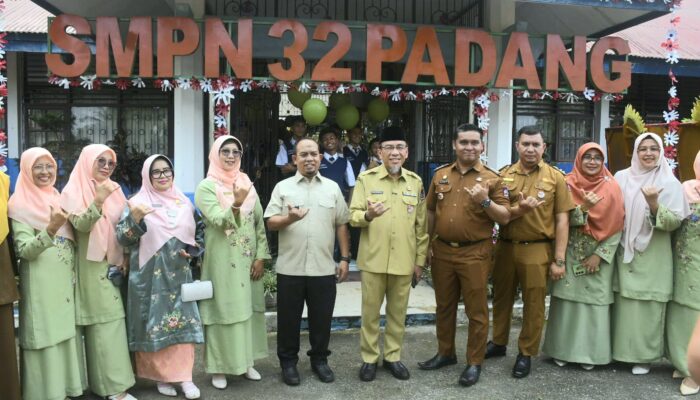 Tutup Porsematik 32, Maigus Nasir Dorong Siswa SMPN 32 Padang Siapkan Diri Hadapi Masa Depan