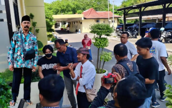 Kurniadi, S.H Dampingi Zainuddin Laporkan Inisial M Ke Polresta Sumenep Atas Dugaan Pemalsuan Surat