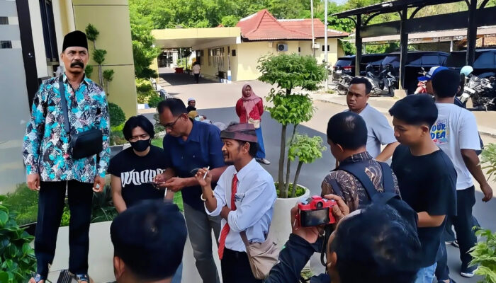 Kurniadi, S.H Dampingi Zainuddin Laporkan Inisial M Ke Polresta Sumenep Atas Dugaan Pemalsuan Surat