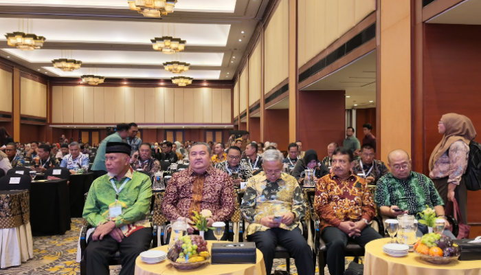 Hadiri Bimtek Nilai Ekonomi Karbon, Mahyeldi Dorong Pembangunan Berkelanjutan